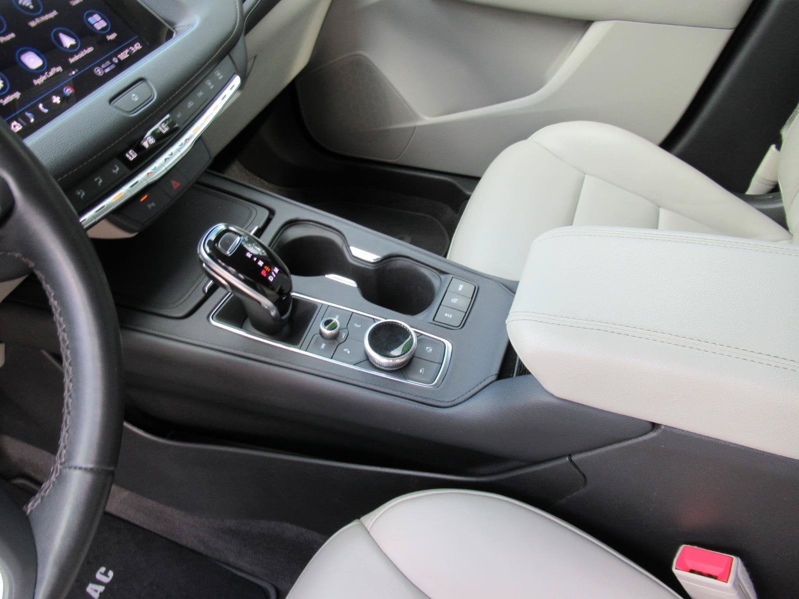 2022 Cadillac XT4 AWD Premium Luxury