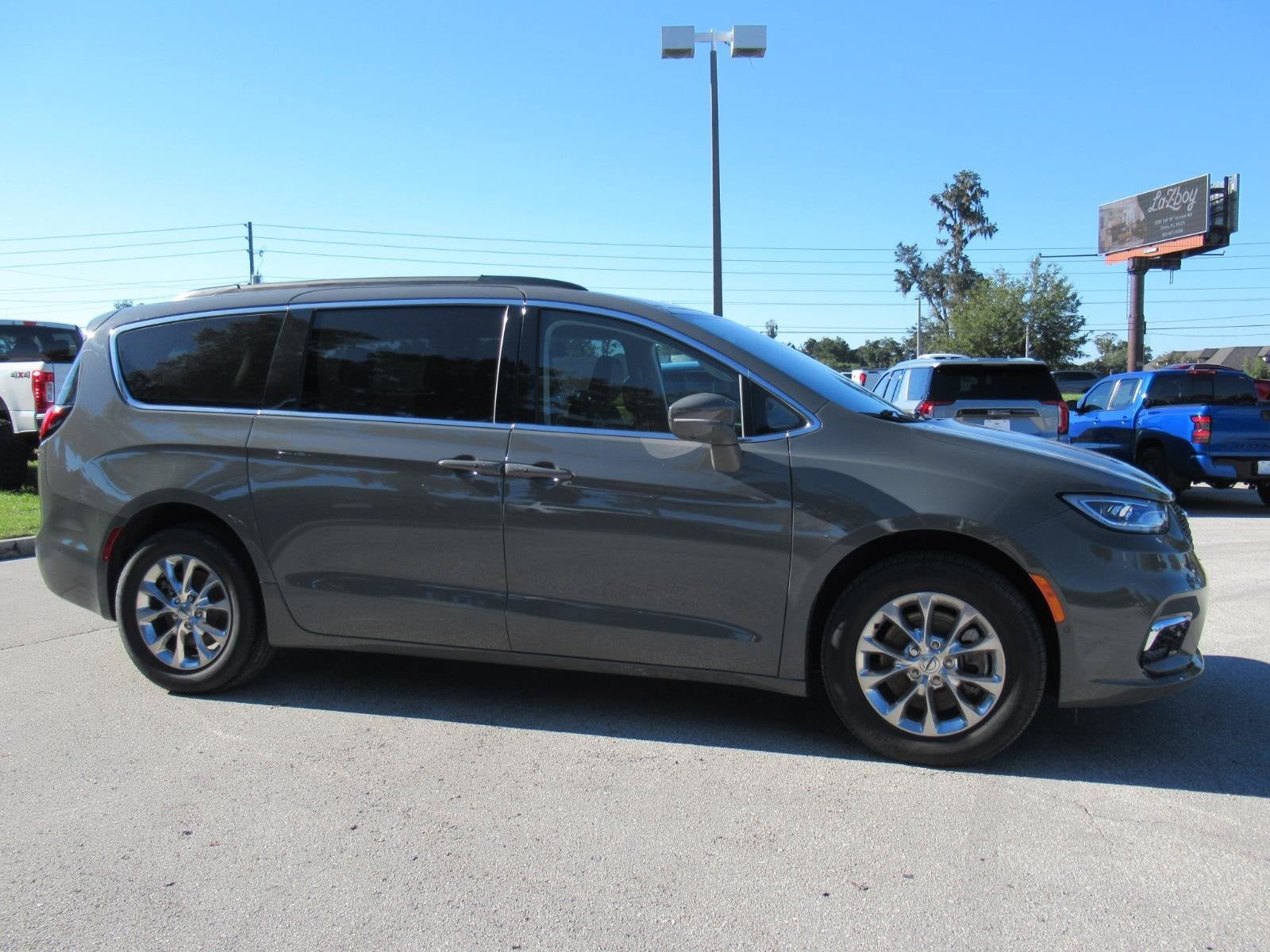 2022 Chrysler Pacifica Touring L