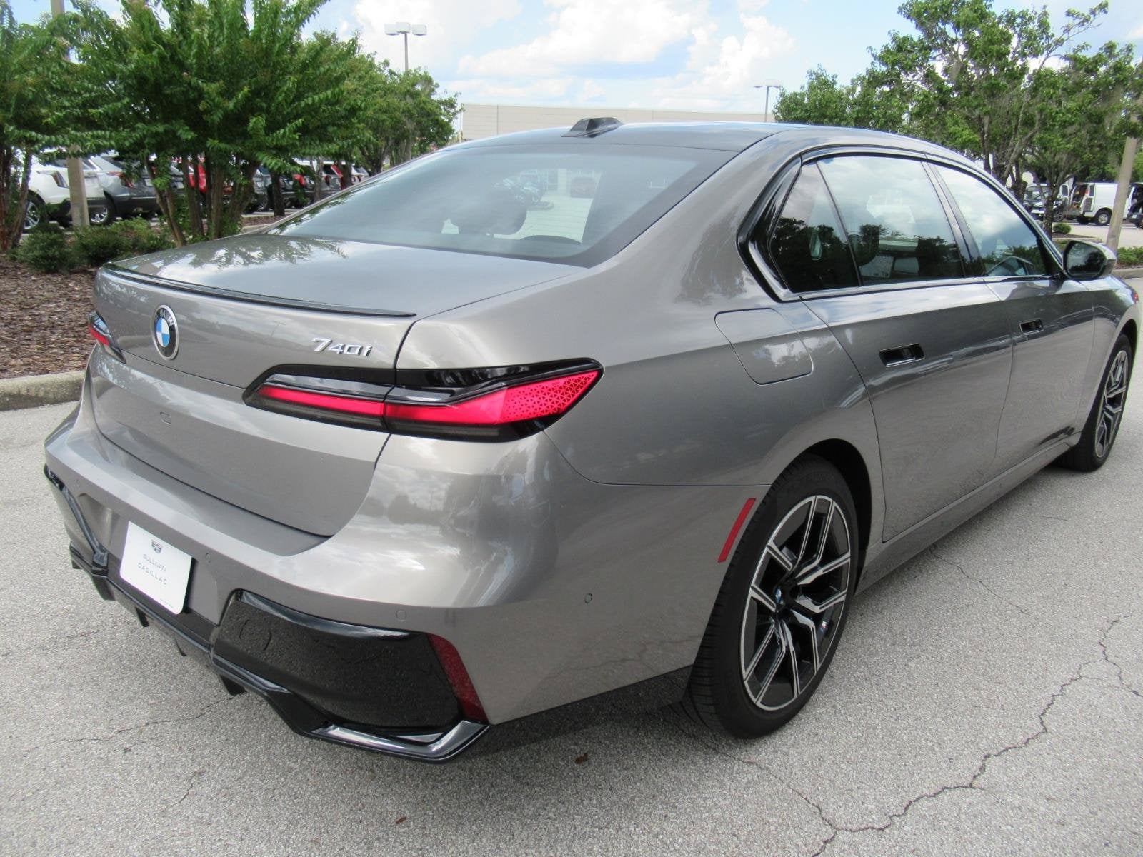 2023 BMW 7 Series 740i
