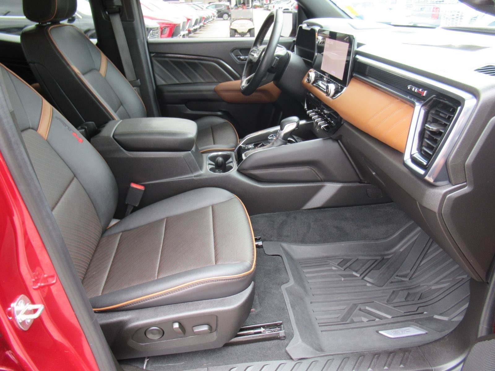 2023 GMC Canyon 4WD AT4