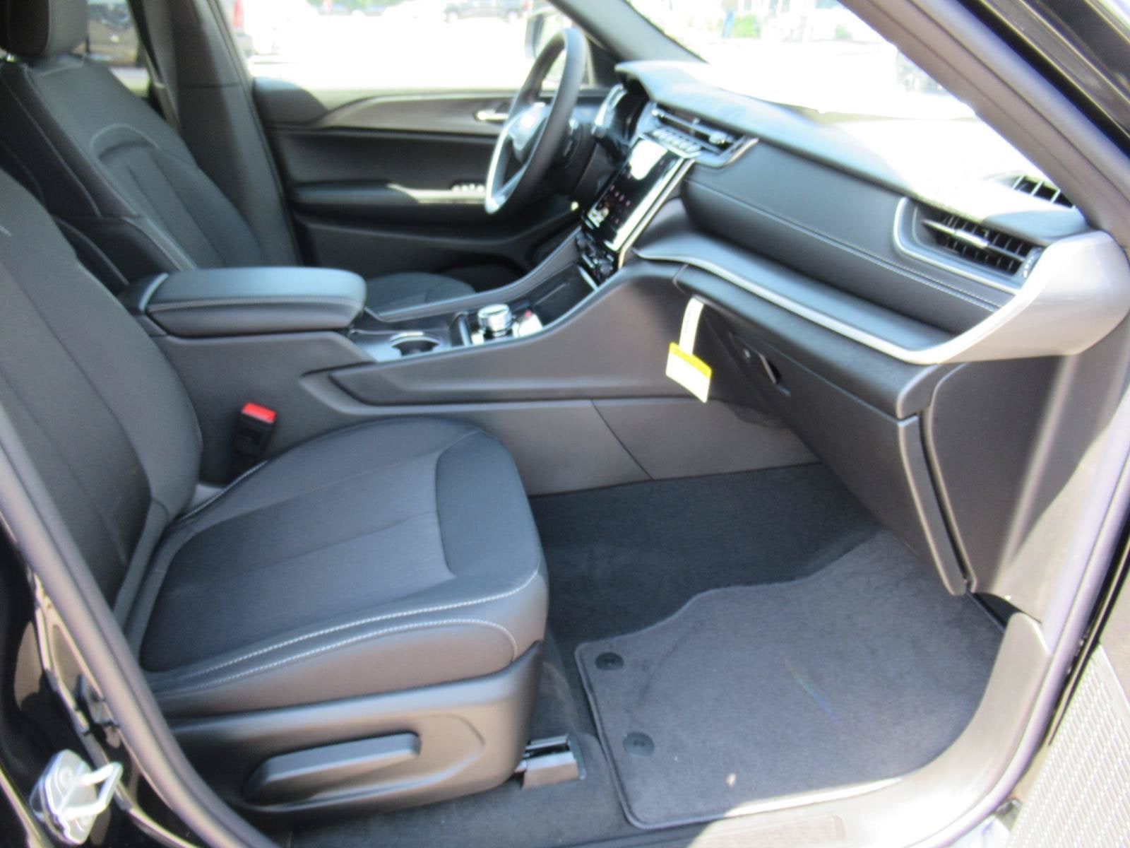 2026 Jeep Grand Cherokee GRAND CHEROKEE LAREDO 4X2