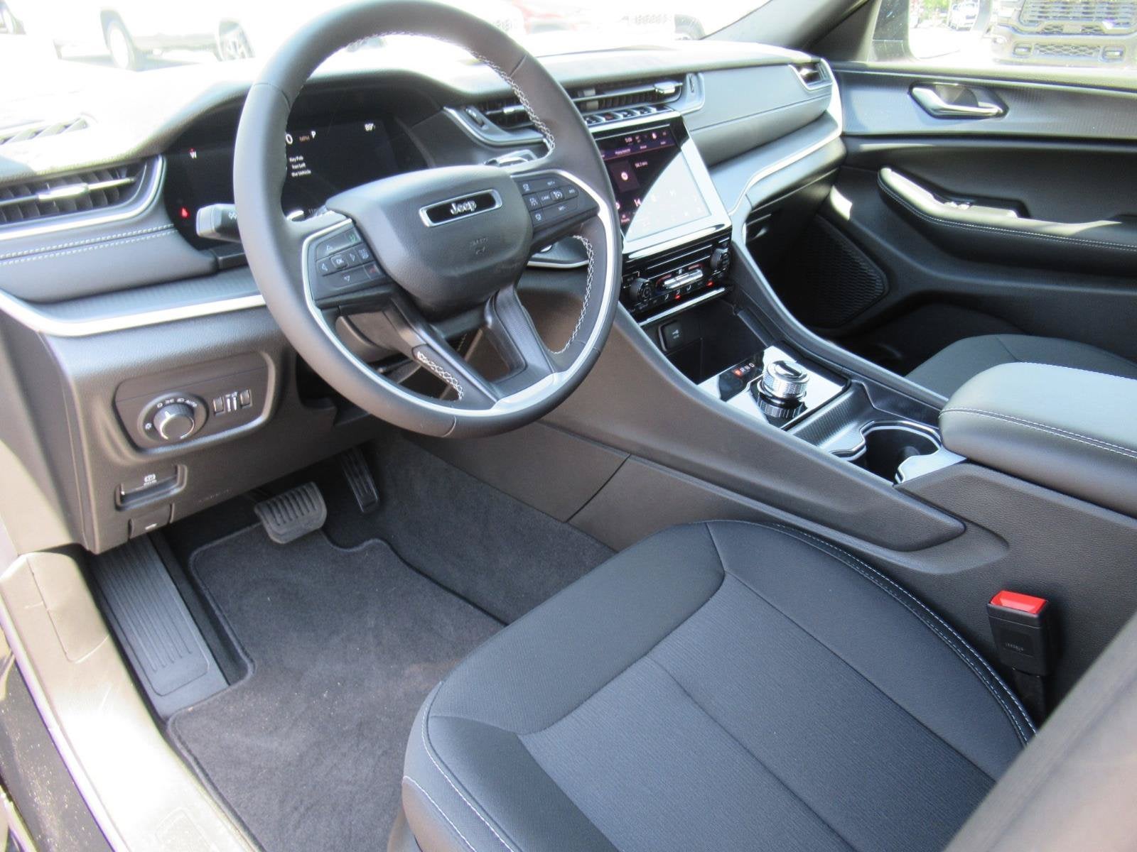 2026 Jeep Grand Cherokee GRAND CHEROKEE LAREDO 4X2
