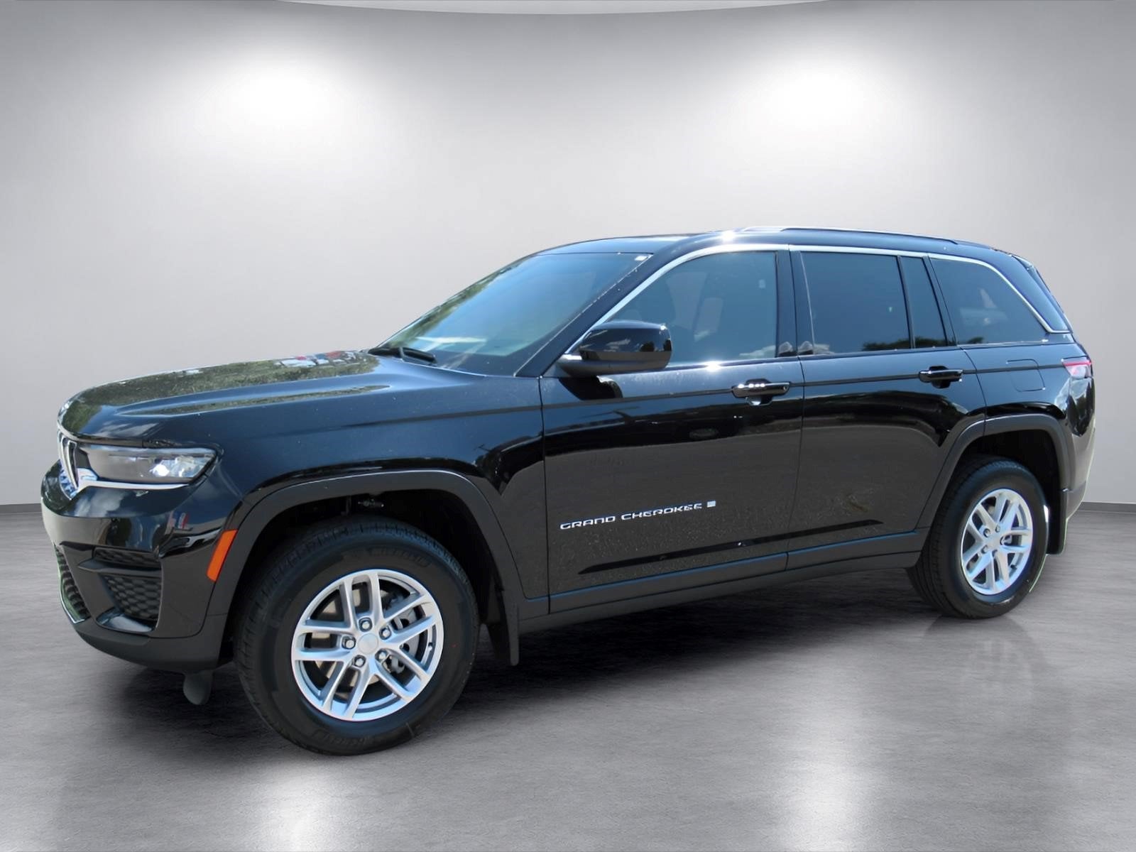 2026 Jeep Grand Cherokee GRAND CHEROKEE LAREDO 4X2