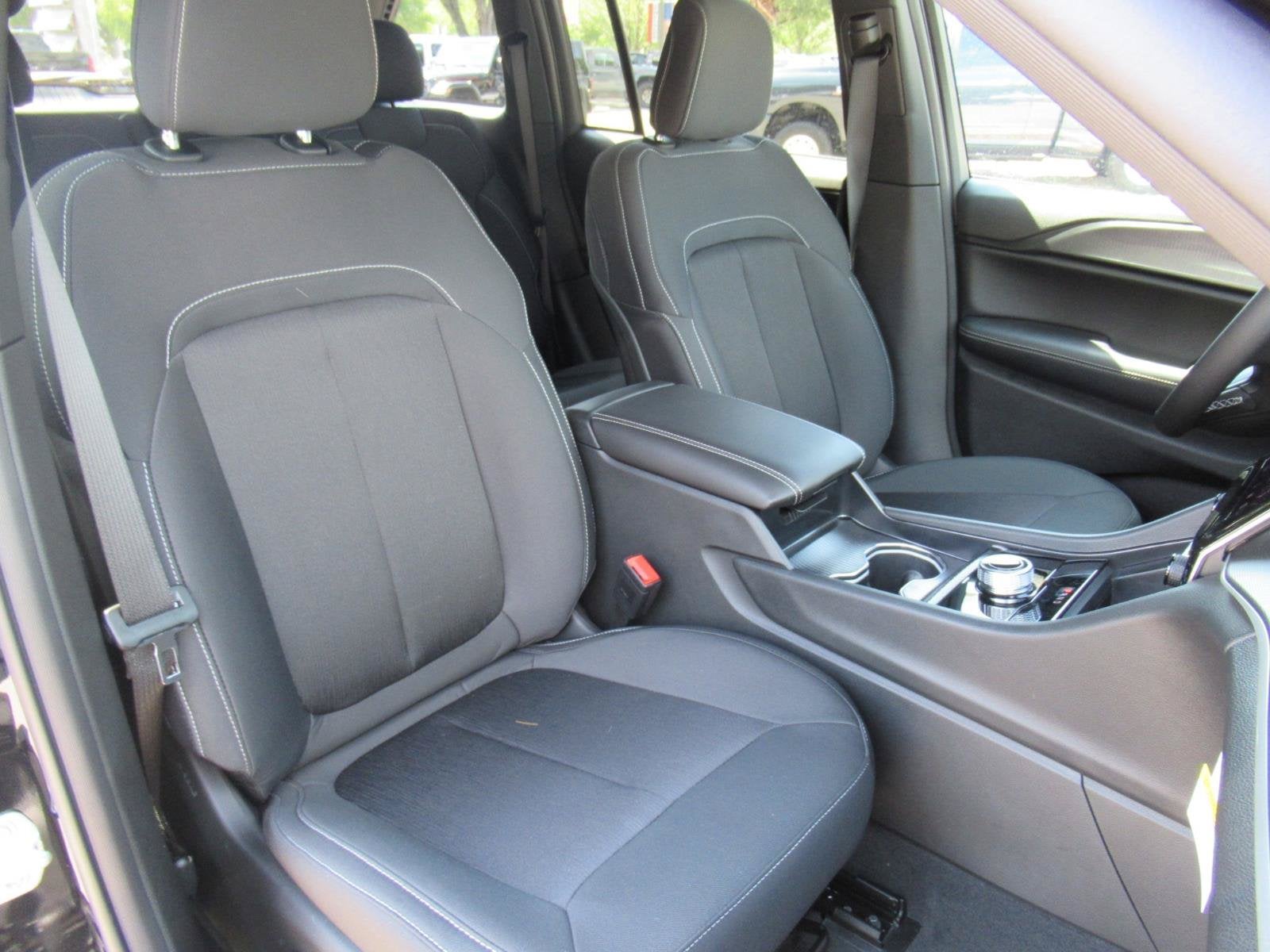 2026 Jeep Grand Cherokee GRAND CHEROKEE LAREDO 4X2