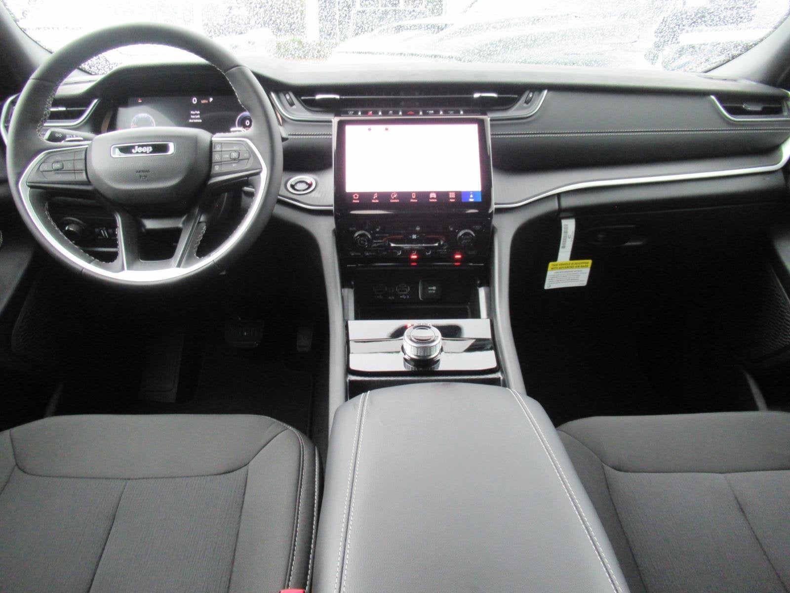 2027 Jeep Grand Cherokee GRAND CHEROKEE LAREDO X 4X2
