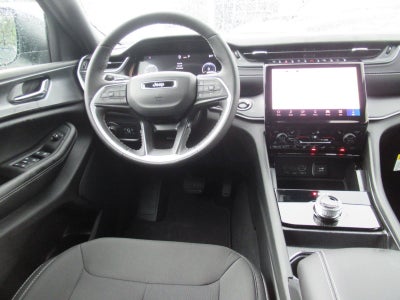 2027 Jeep Grand Cherokee GRAND CHEROKEE LAREDO X 4X2
