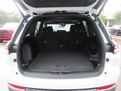 2027 Jeep Grand Cherokee GRAND CHEROKEE LAREDO X 4X2