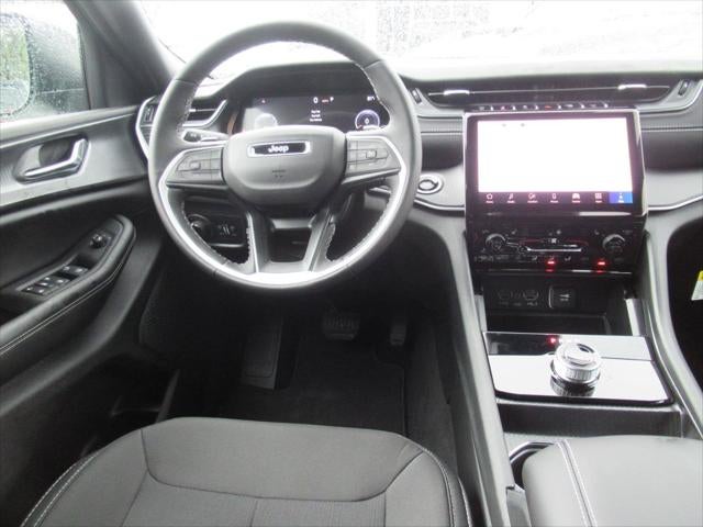 2027 Jeep Grand Cherokee GRAND CHEROKEE LAREDO X 4X2