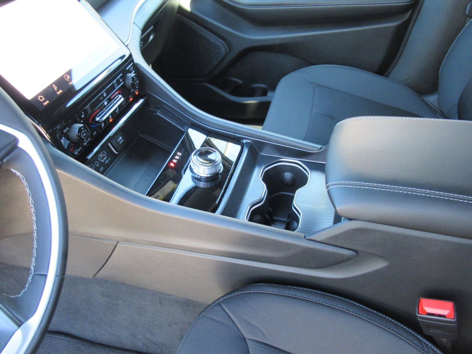 2027 Jeep Grand Cherokee GRAND CHEROKEE LAREDO X 4X4