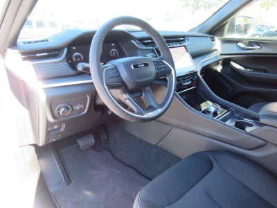 2027 Jeep Grand Cherokee GRAND CHEROKEE LAREDO X 4X4