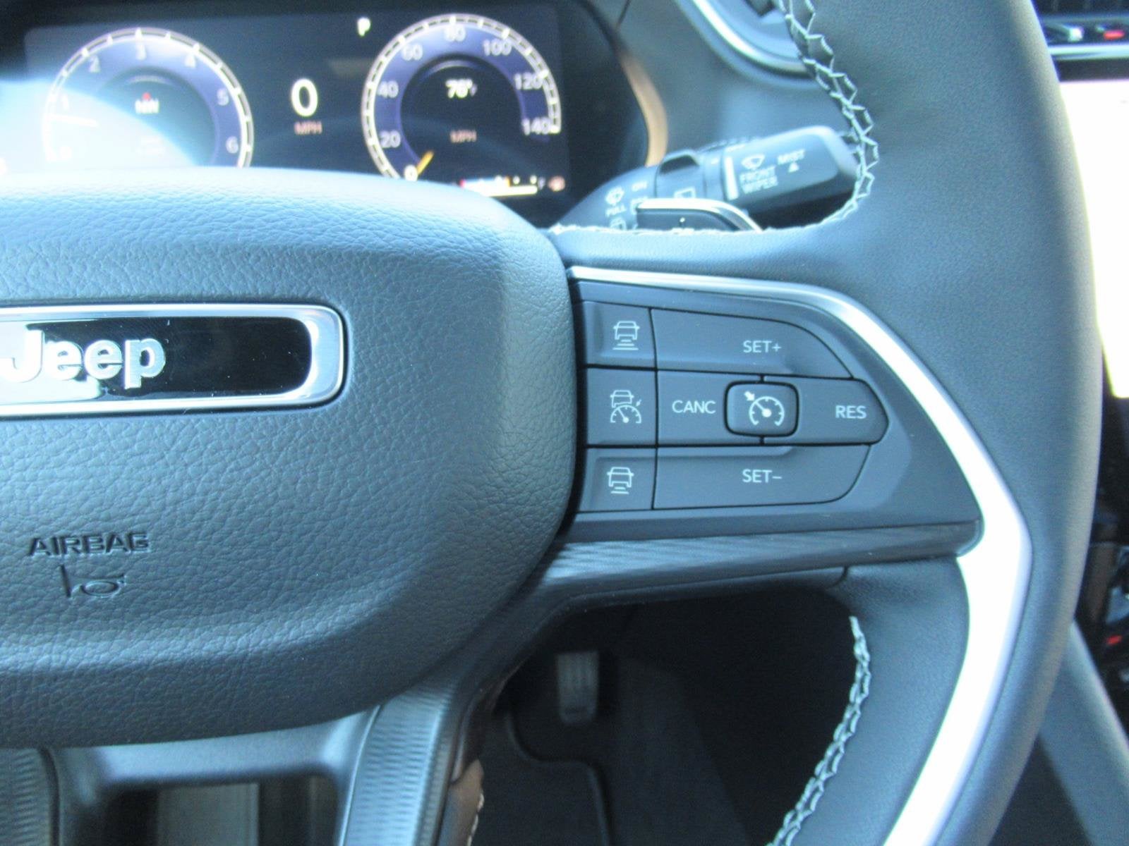 2027 Jeep Grand Cherokee GRAND CHEROKEE LAREDO X 4X4