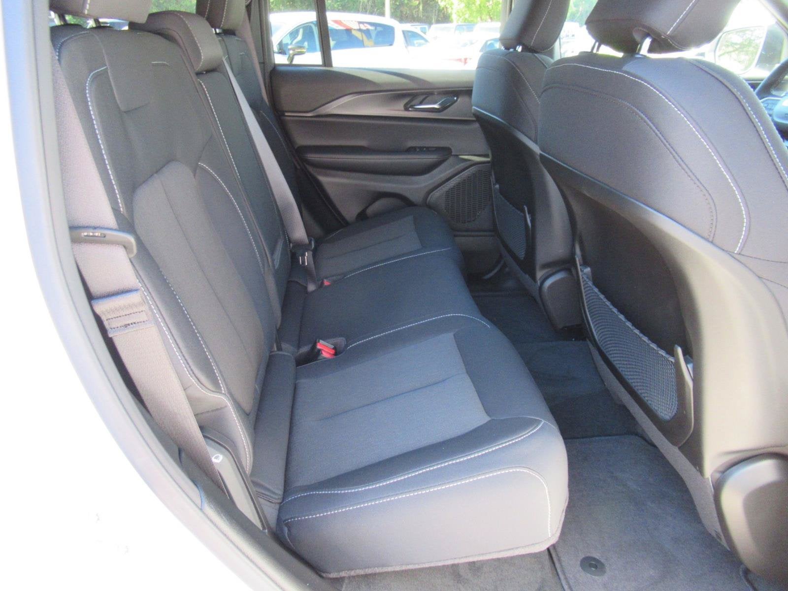 2027 Jeep Grand Cherokee GRAND CHEROKEE LAREDO X 4X4