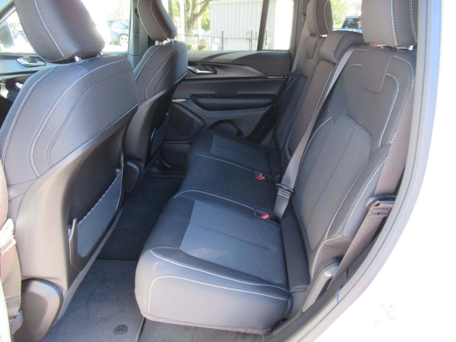 2027 Jeep Grand Cherokee GRAND CHEROKEE LAREDO X 4X4