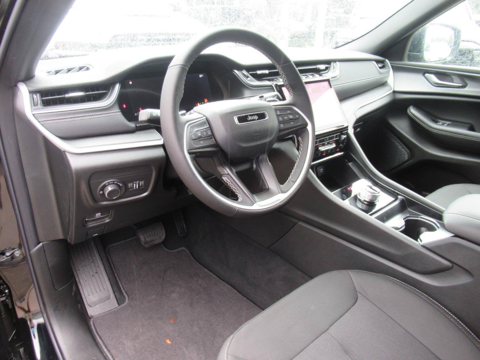 2027 Jeep Grand Cherokee GRAND CHEROKEE LAREDO X 4X4