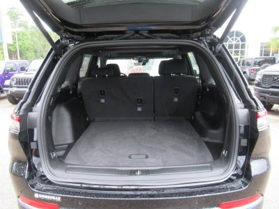 2027 Jeep Grand Cherokee GRAND CHEROKEE LAREDO X 4X4