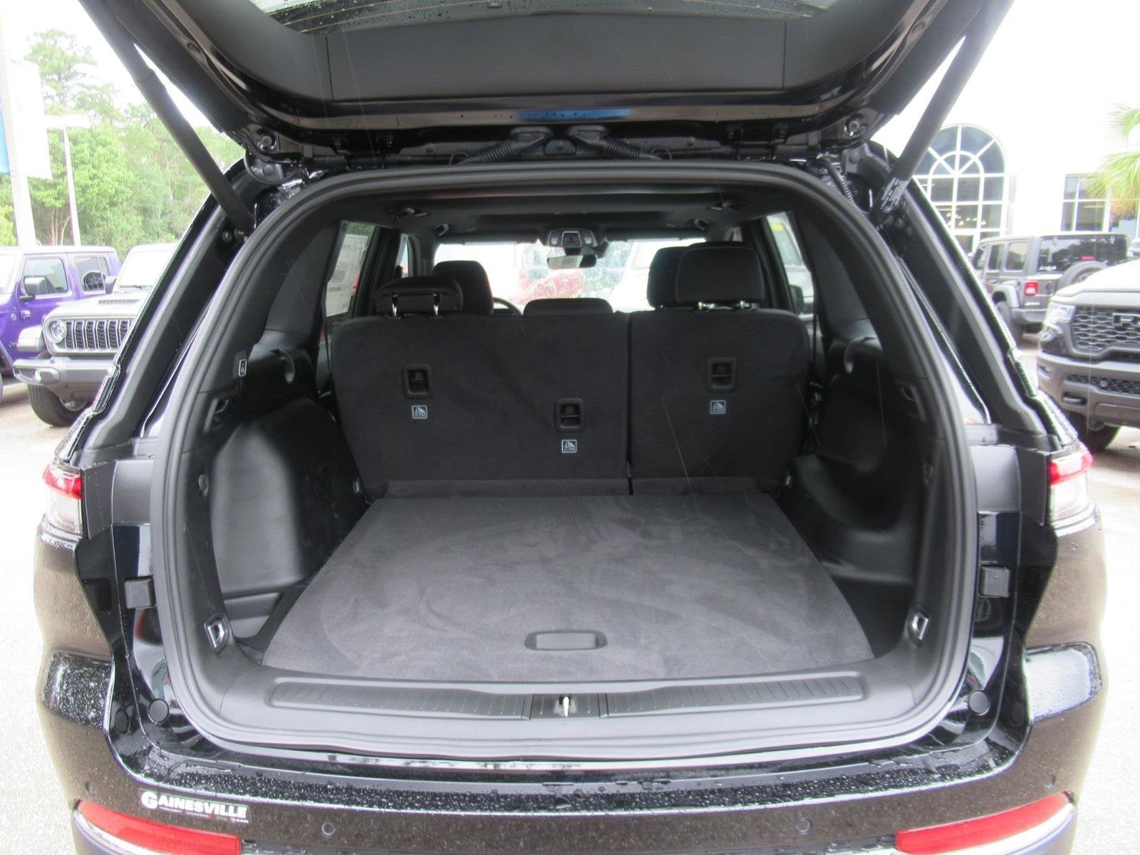 2027 Jeep Grand Cherokee GRAND CHEROKEE LAREDO X 4X4