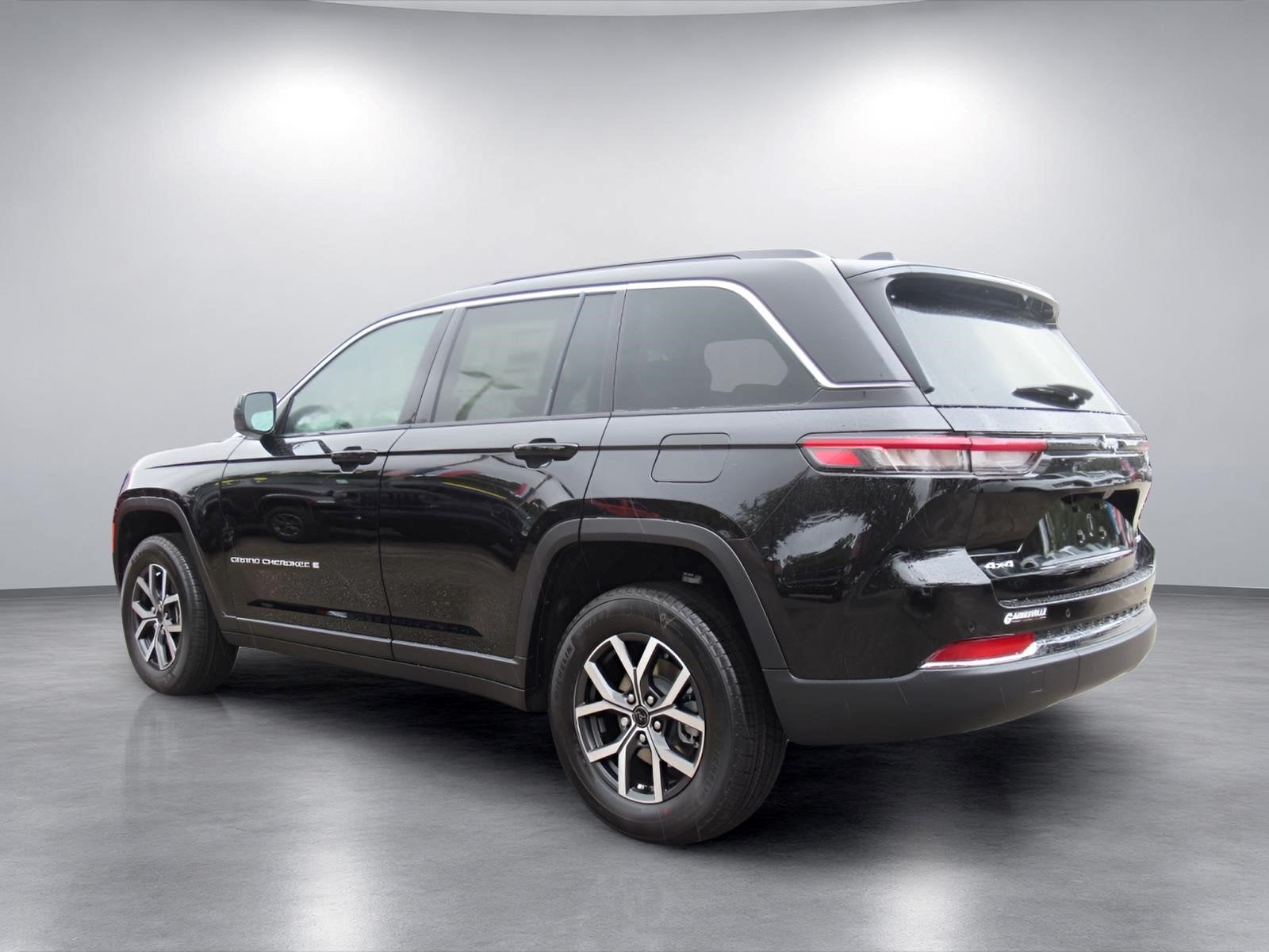 2027 Jeep Grand Cherokee GRAND CHEROKEE LAREDO X 4X4