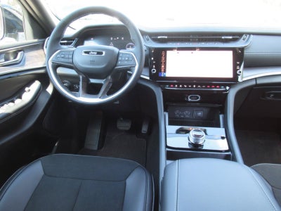 2027 Jeep Grand Cherokee GRAND CHEROKEE L LAREDO ALTITUDE 4X2