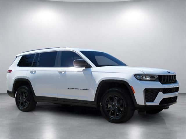 2027 Jeep Grand Cherokee L LAREDO ALTITUDE 4X2