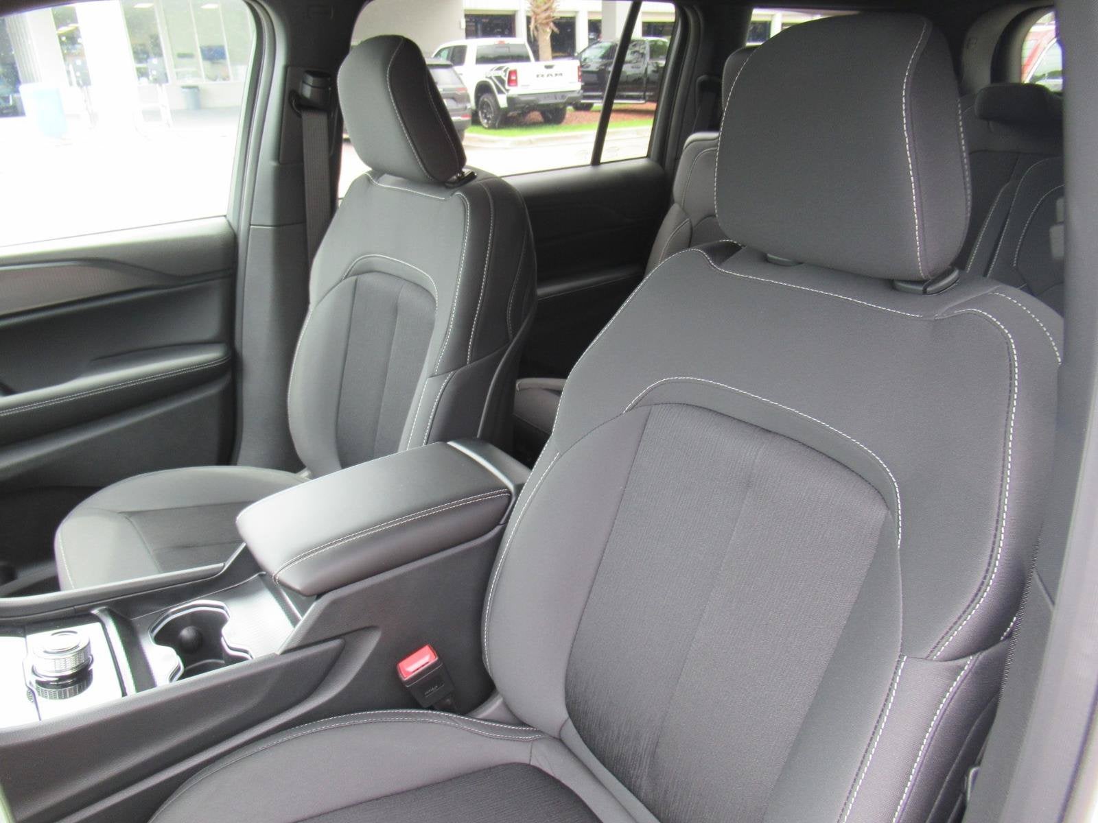 2026 Jeep Grand Cherokee GRAND CHEROKEE L LAREDO X 4X4