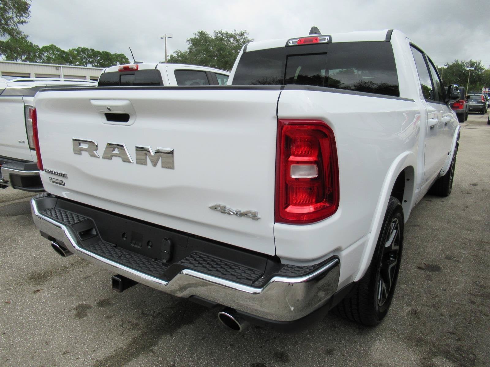 2026 RAM 1500 Laramie Crew Cab 4x4 5'7' Box