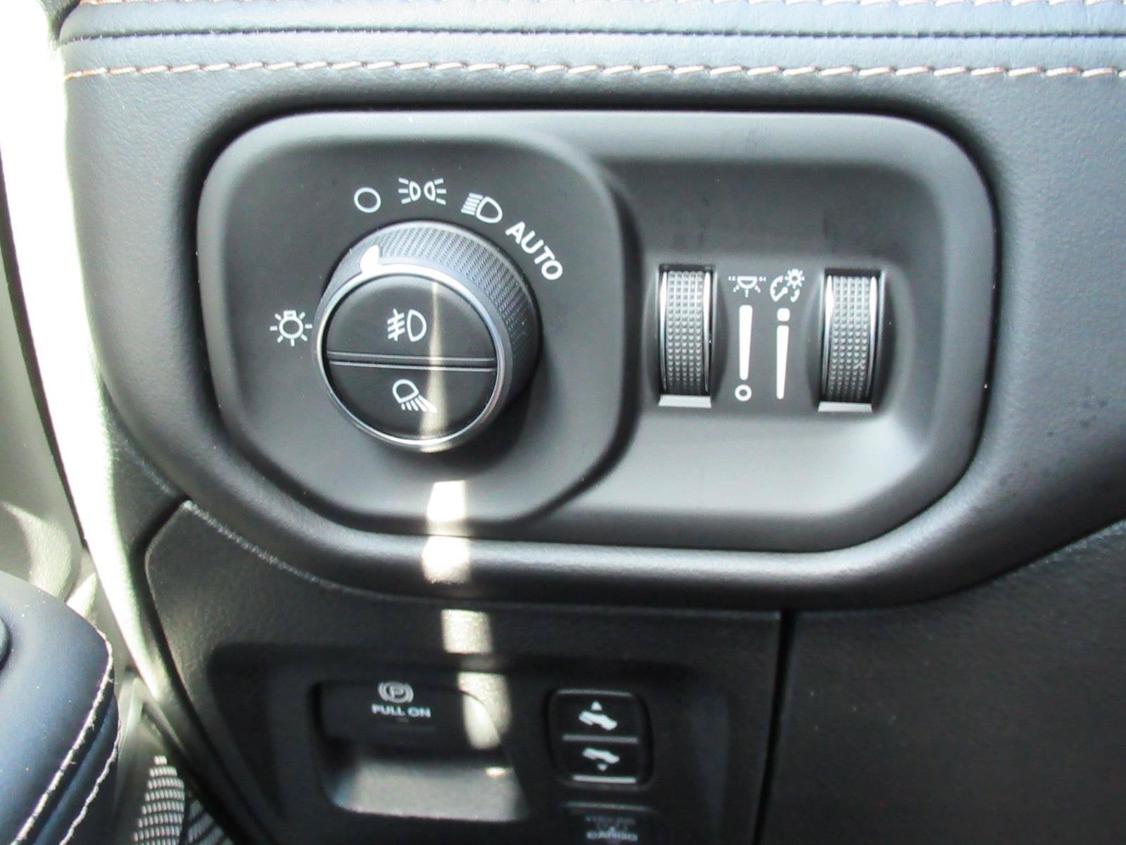 2027 RAM 1500 RAM 1500 TUNGSTEN CREW CAB 4X4 5'7' BOX