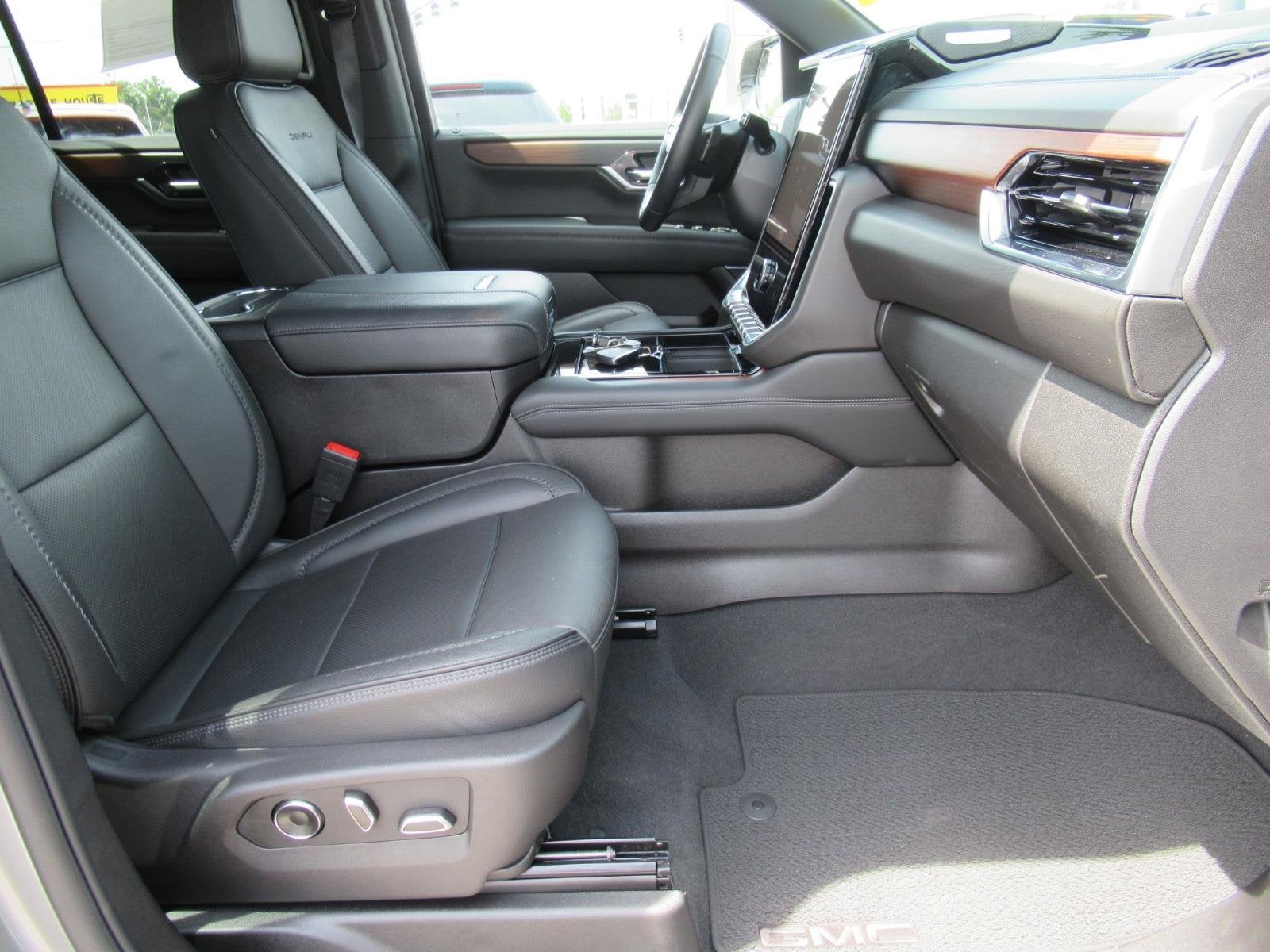 2025 GMC Yukon 4WD Denali