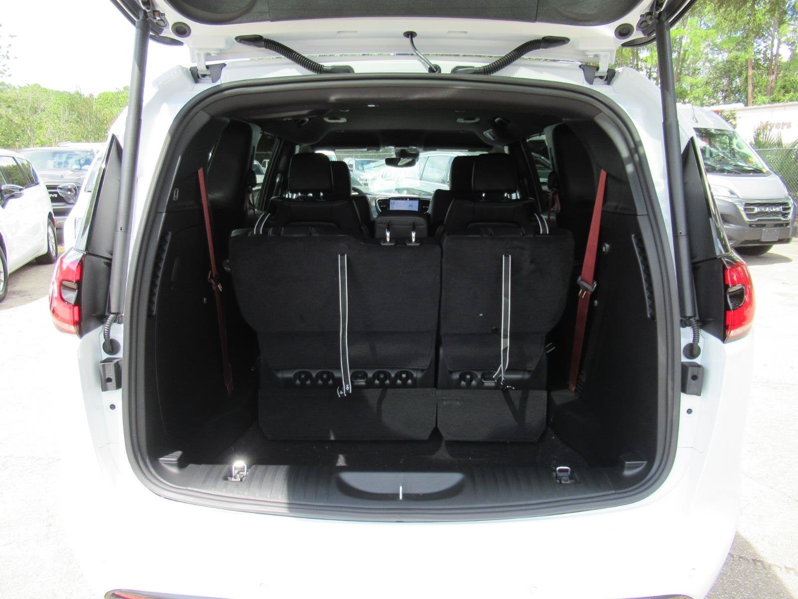 2027 Chrysler Pacifica PACIFICA SELECT