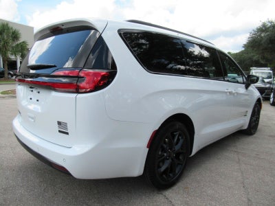 2027 Chrysler Pacifica PACIFICA SELECT