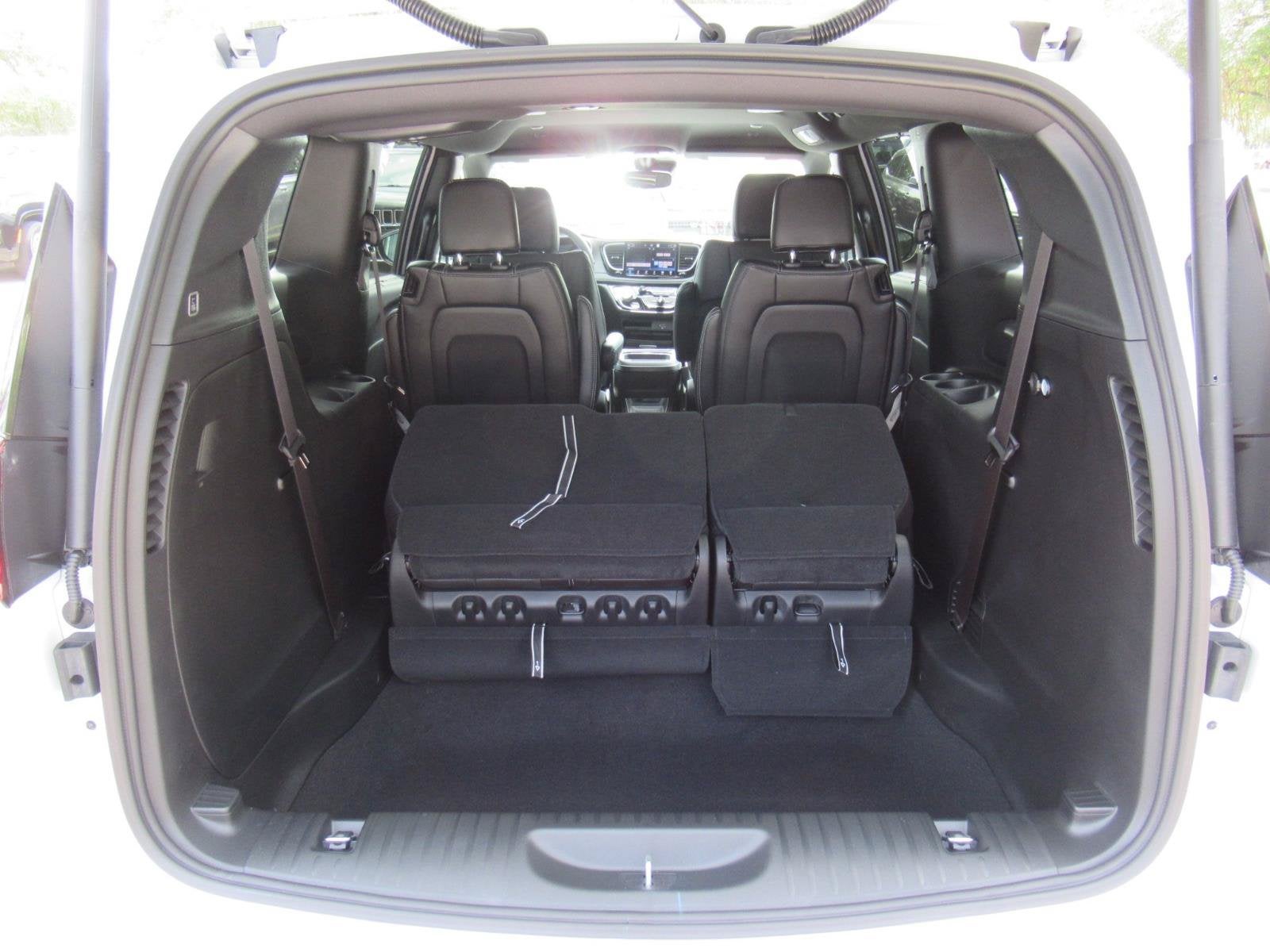 2027 Chrysler Pacifica PACIFICA SELECT
