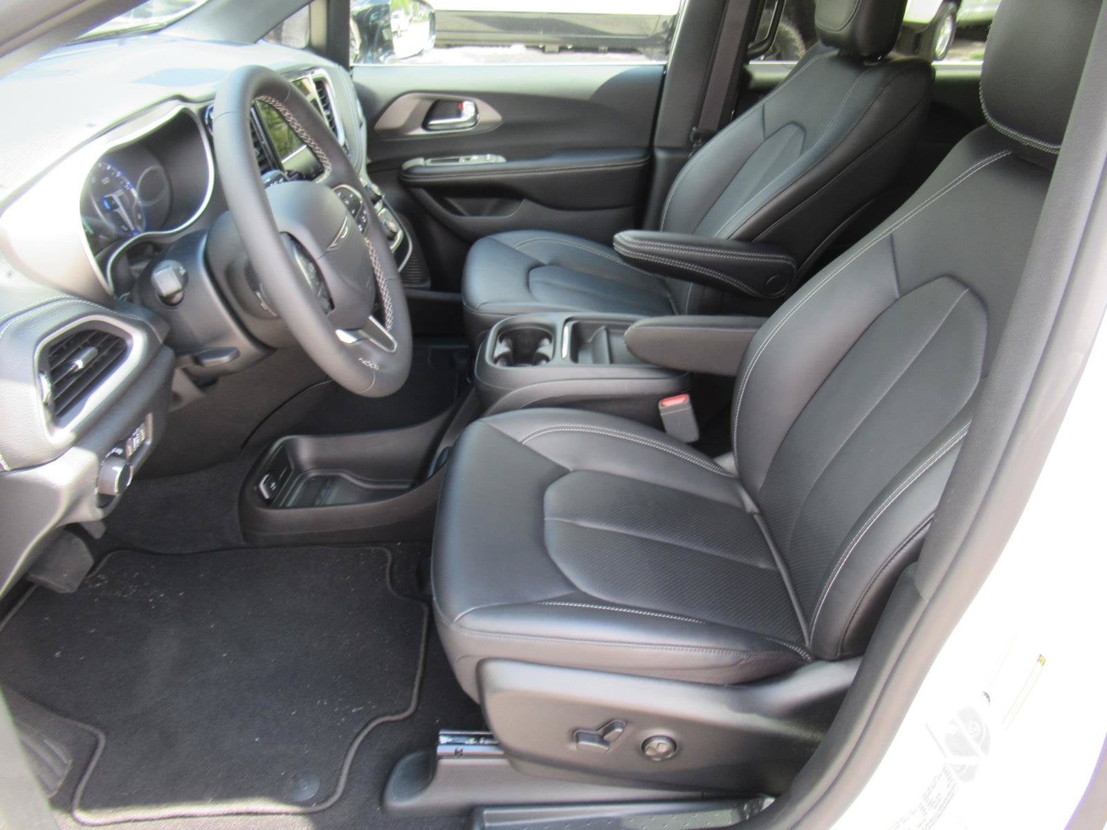 2027 Chrysler Pacifica PACIFICA SELECT