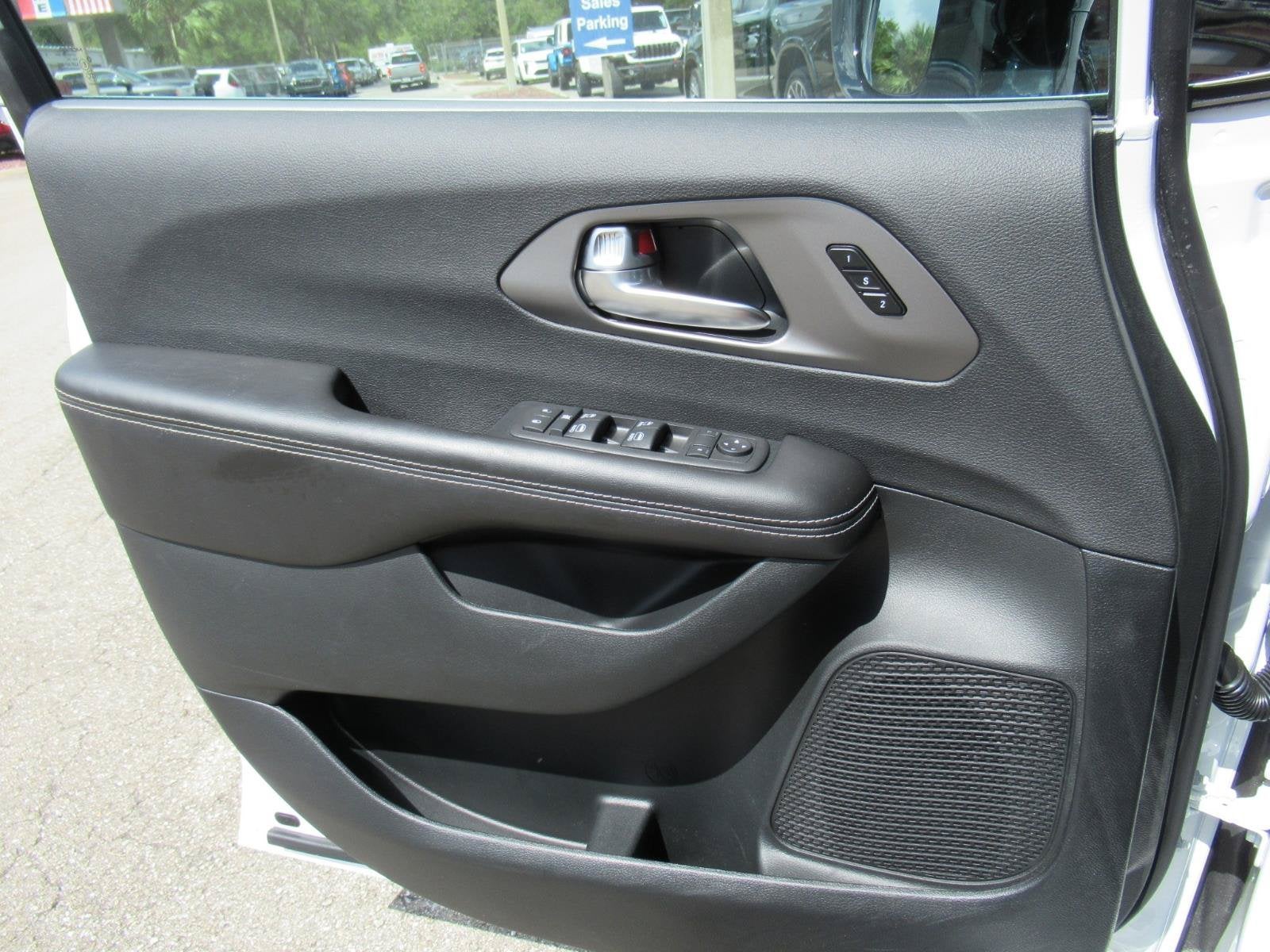 2027 Chrysler Pacifica PACIFICA SELECT