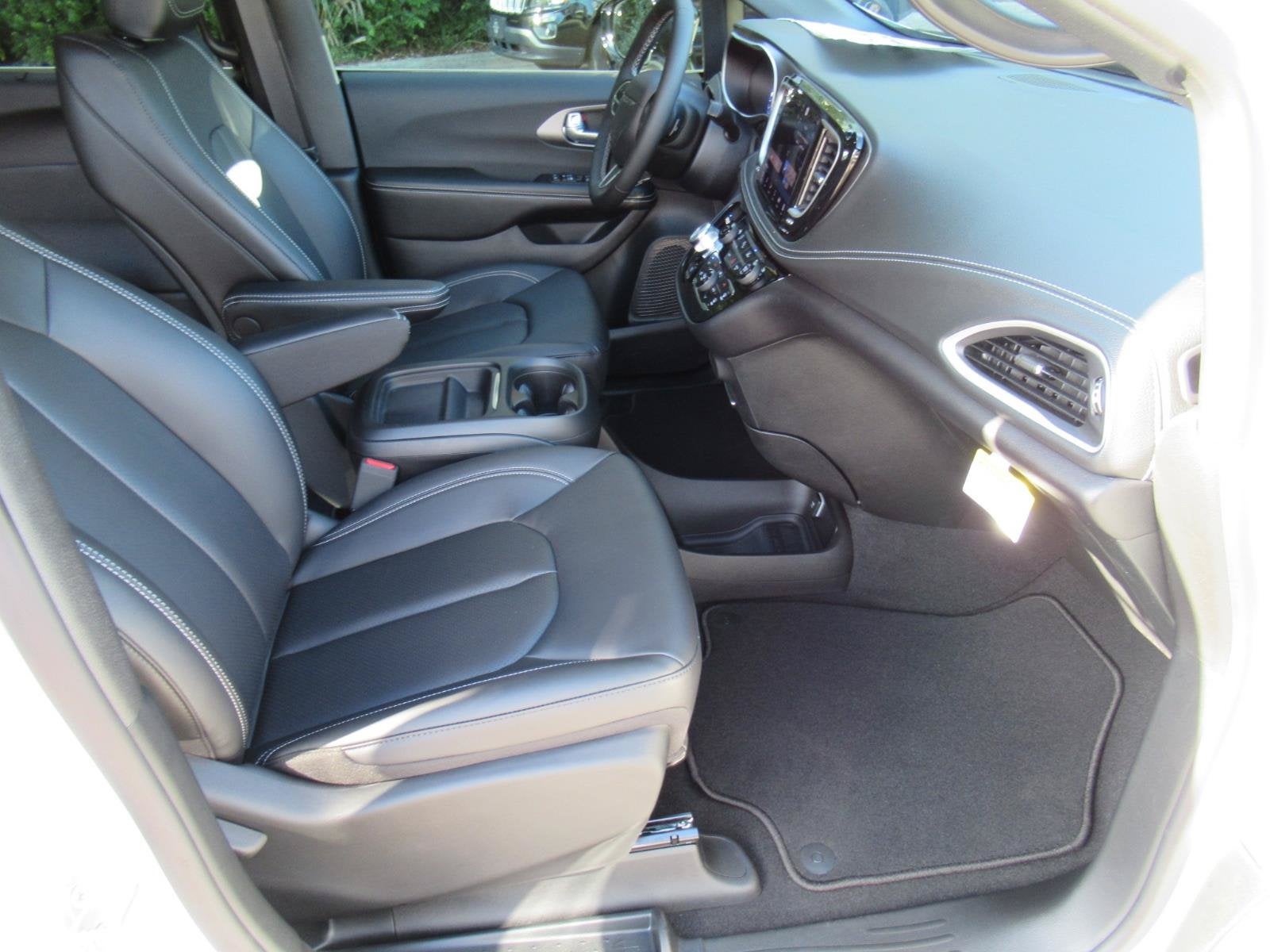 2027 Chrysler Pacifica PACIFICA SELECT