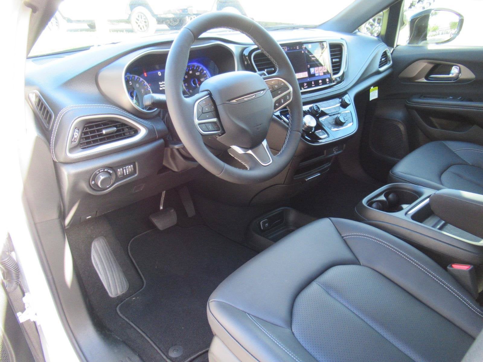 2027 Chrysler Pacifica PACIFICA SELECT