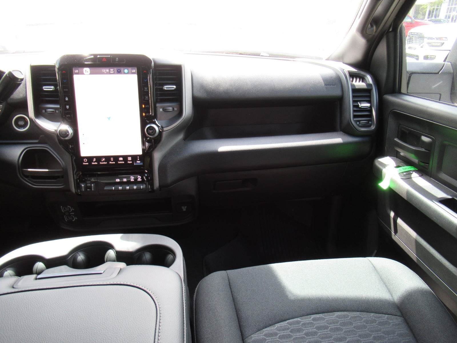 2026 RAM Ram 2500 RAM 2500 BLACK EXPRESS CREW CAB 4X2 6'4' BOX