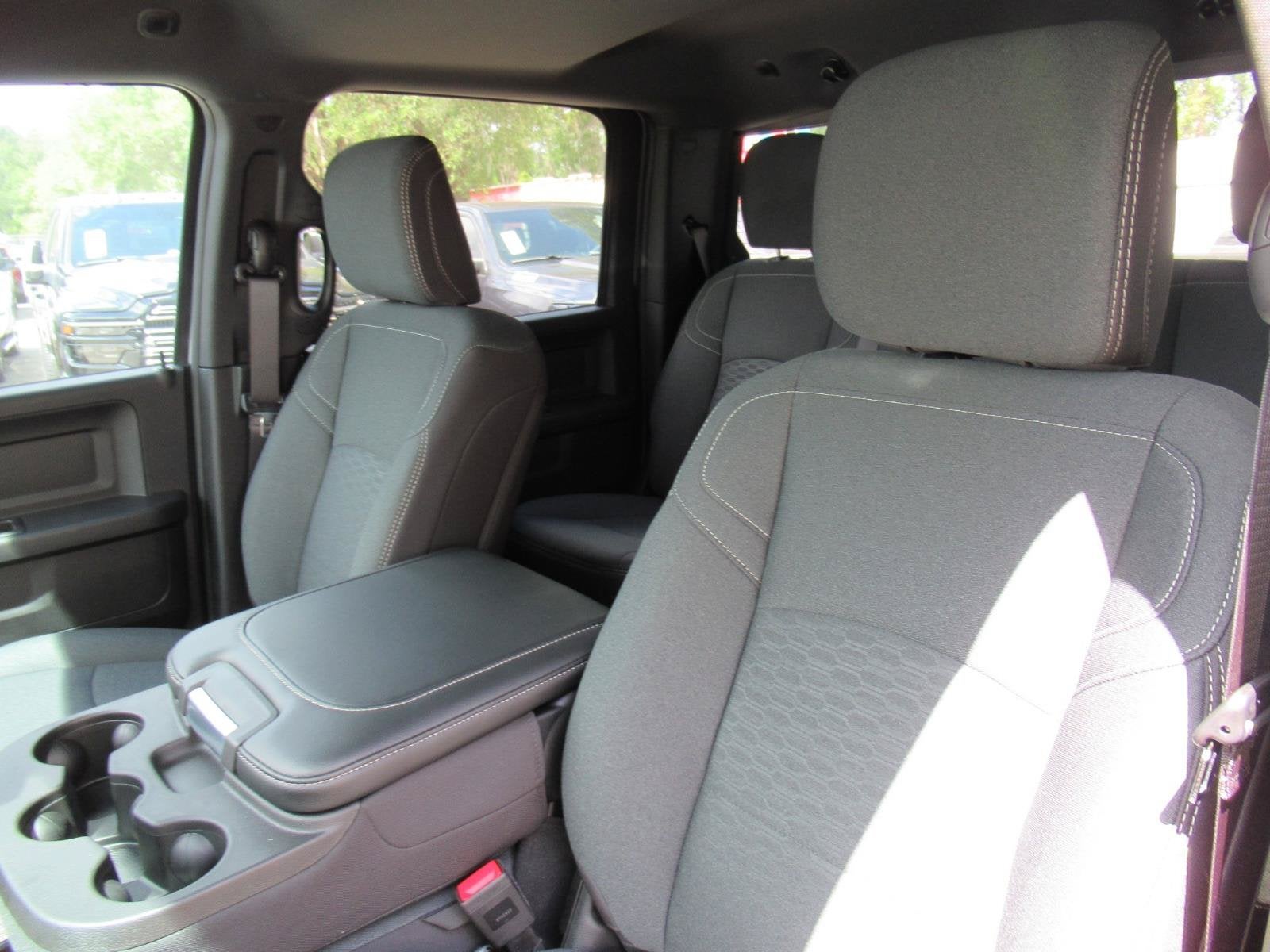 2026 RAM Ram 2500 RAM 2500 BLACK EXPRESS CREW CAB 4X2 6'4' BOX