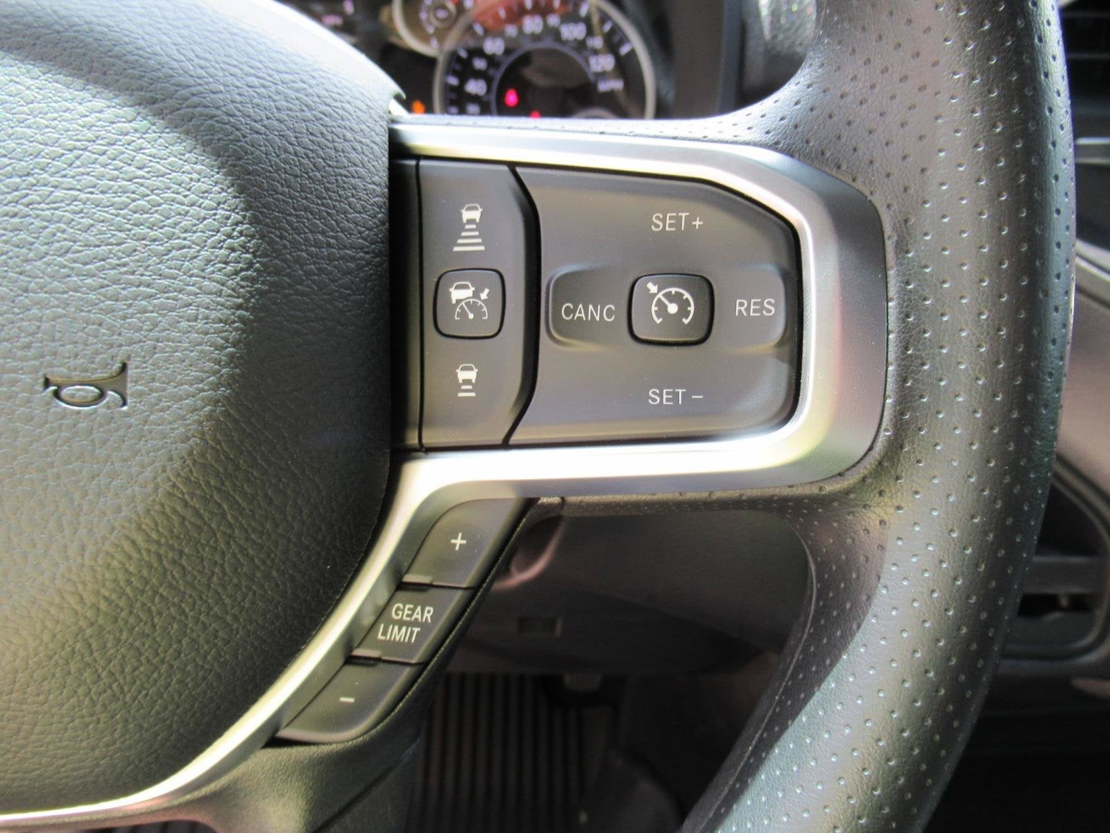 2026 RAM Ram 2500 RAM 2500 BLACK EXPRESS CREW CAB 4X2 6'4' BOX