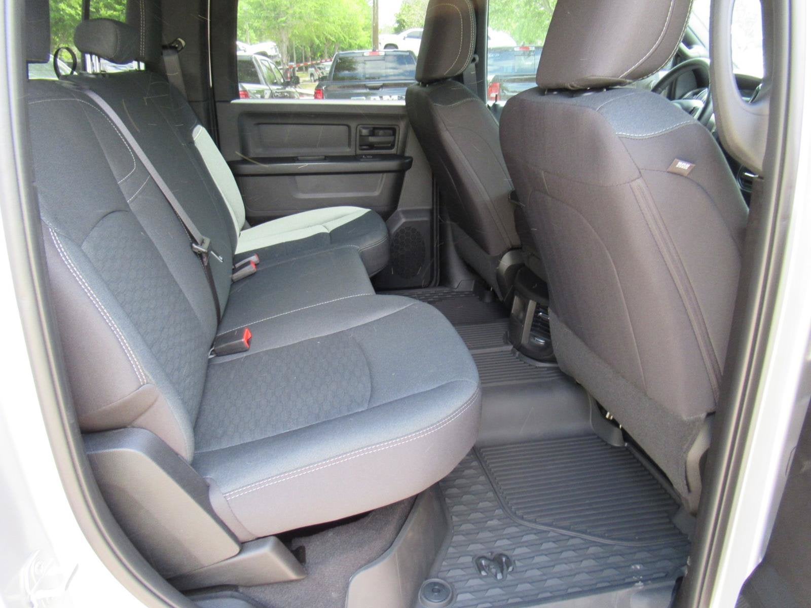 2026 RAM Ram 2500 RAM 2500 BLACK EXPRESS CREW CAB 4X2 6'4' BOX