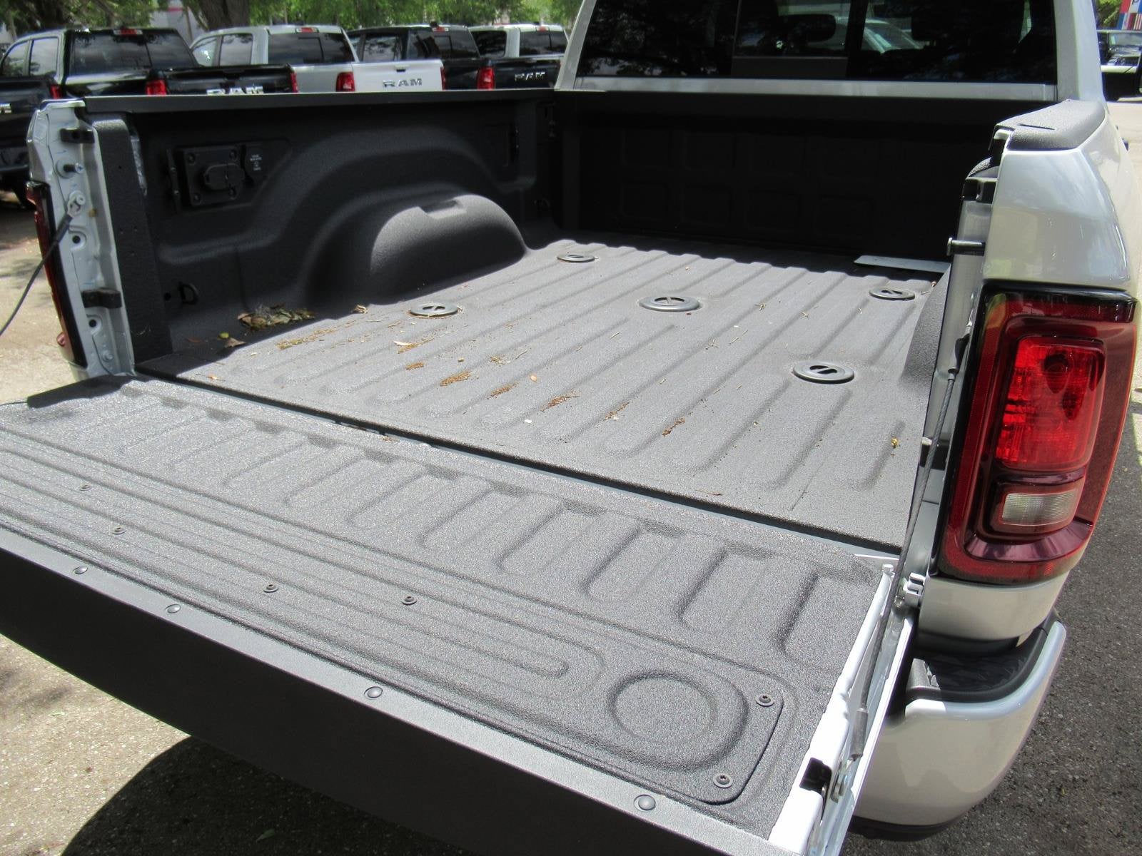 2026 RAM Ram 2500 RAM 2500 BLACK EXPRESS CREW CAB 4X2 6'4' BOX