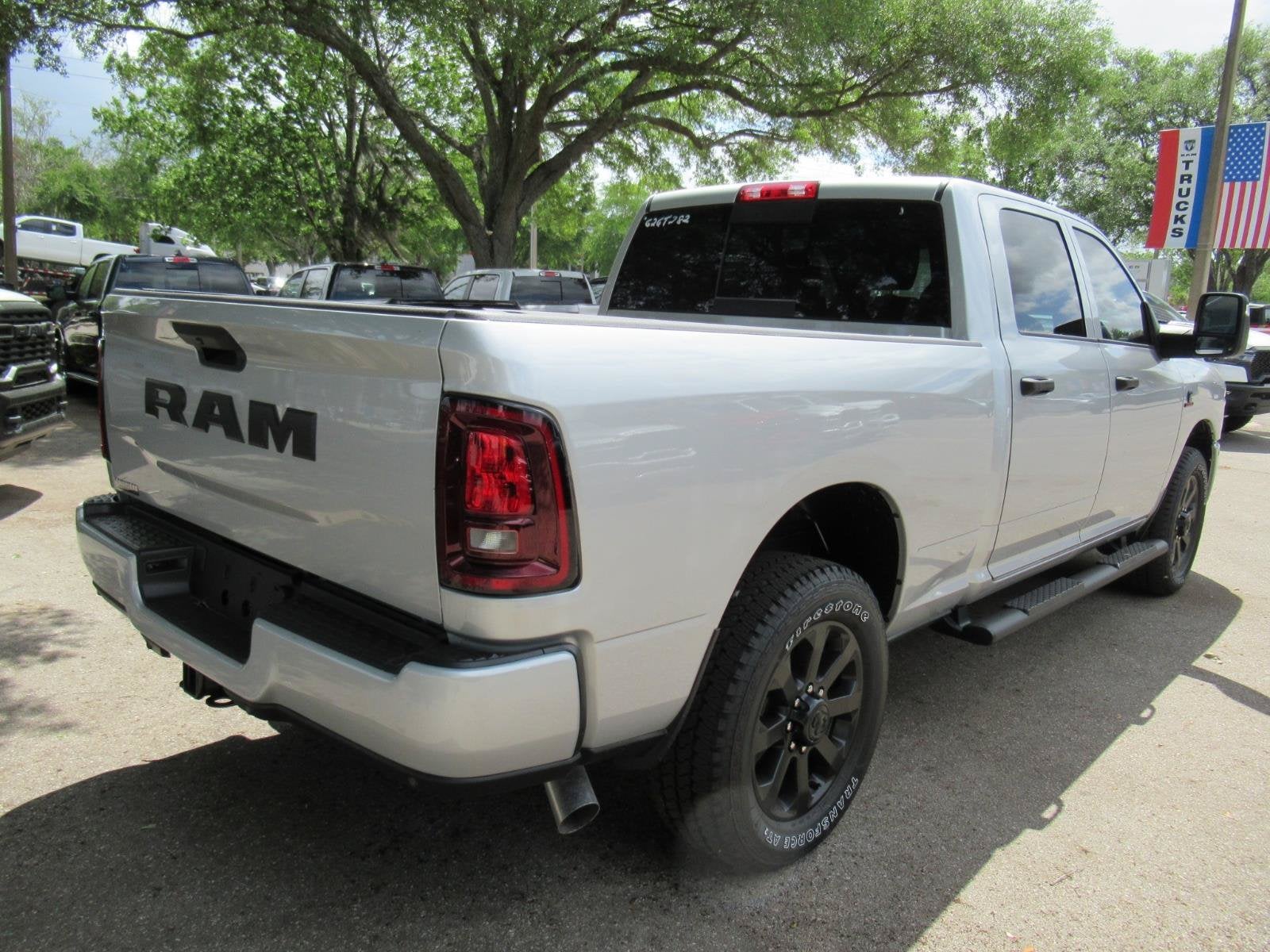 2026 RAM Ram 2500 RAM 2500 BLACK EXPRESS CREW CAB 4X2 6'4' BOX