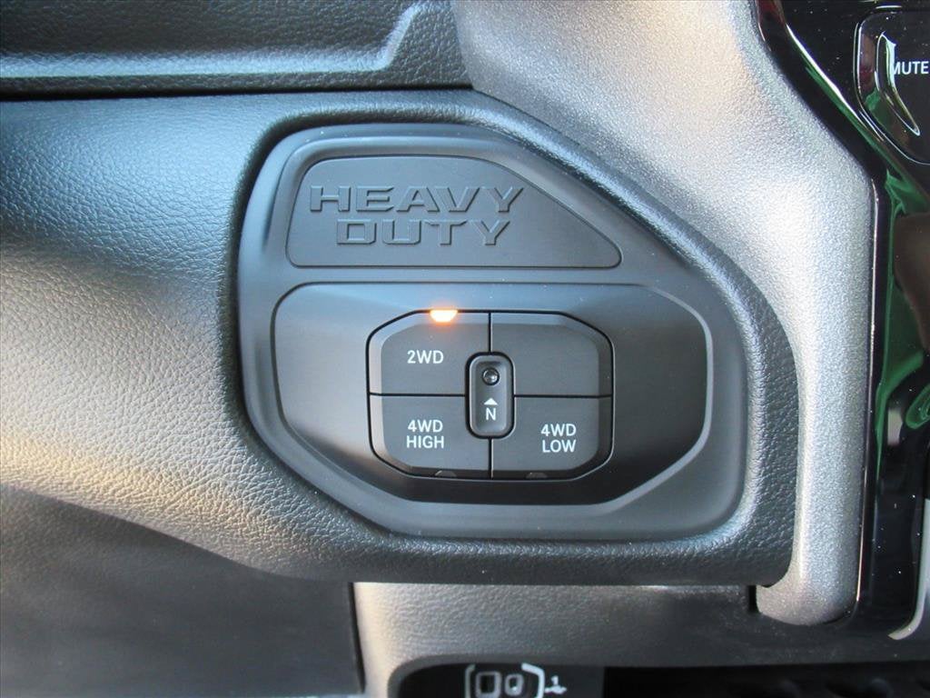 2026 RAM Ram 2500 RAM 2500 BLACK EXPRESS CREW CAB 4X4 6'4' BOX