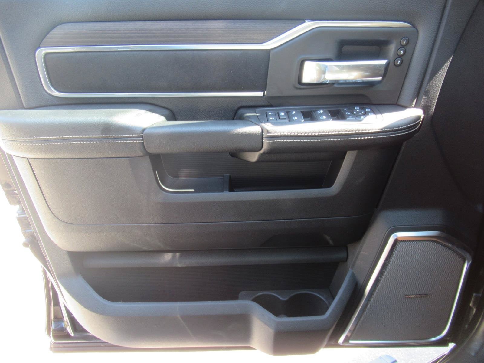 2027 RAM Ram 3500 RAM 3500 LARAMIE CREW CAB 4X4 8' BOX