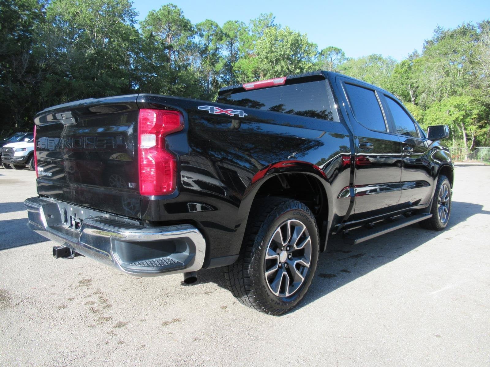 2022 Chevrolet Silverado 1500 LTD 4WD Crew Cab Short Bed LT with 2FL