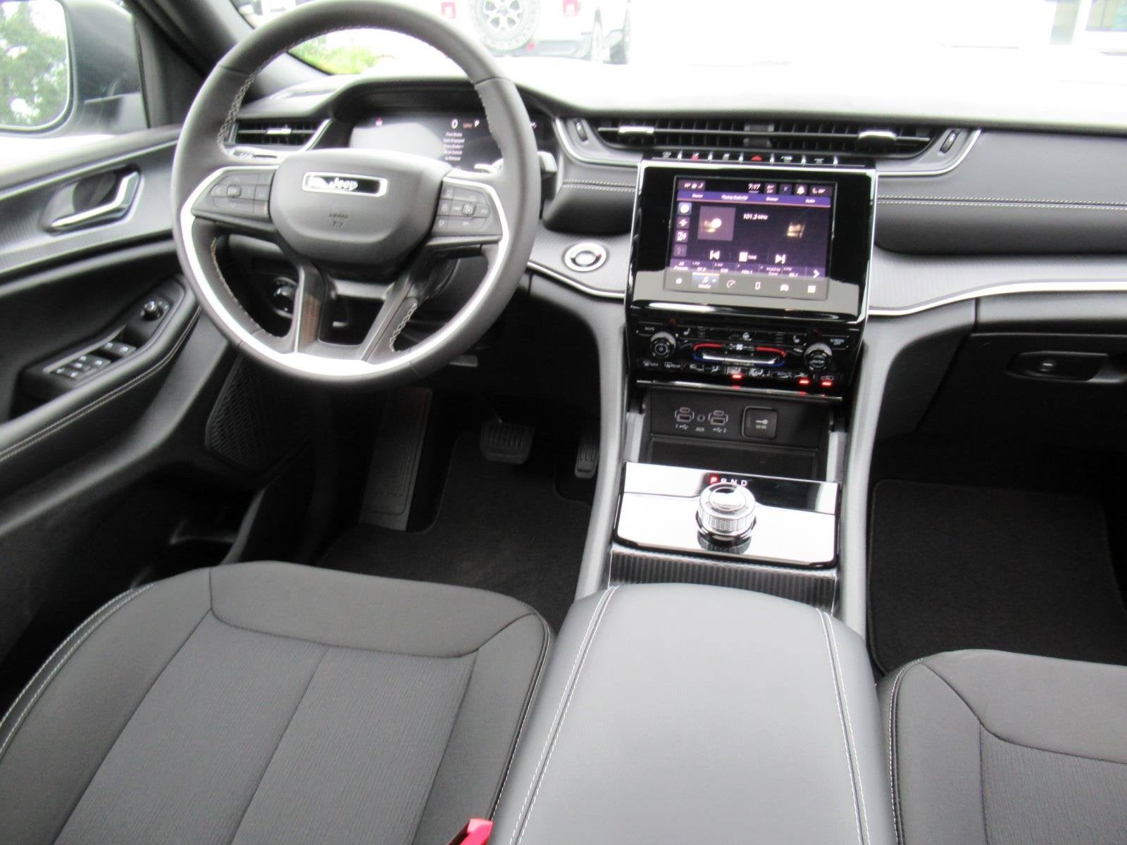 2026 Jeep Grand Cherokee GRAND CHEROKEE LAREDO X 4X2