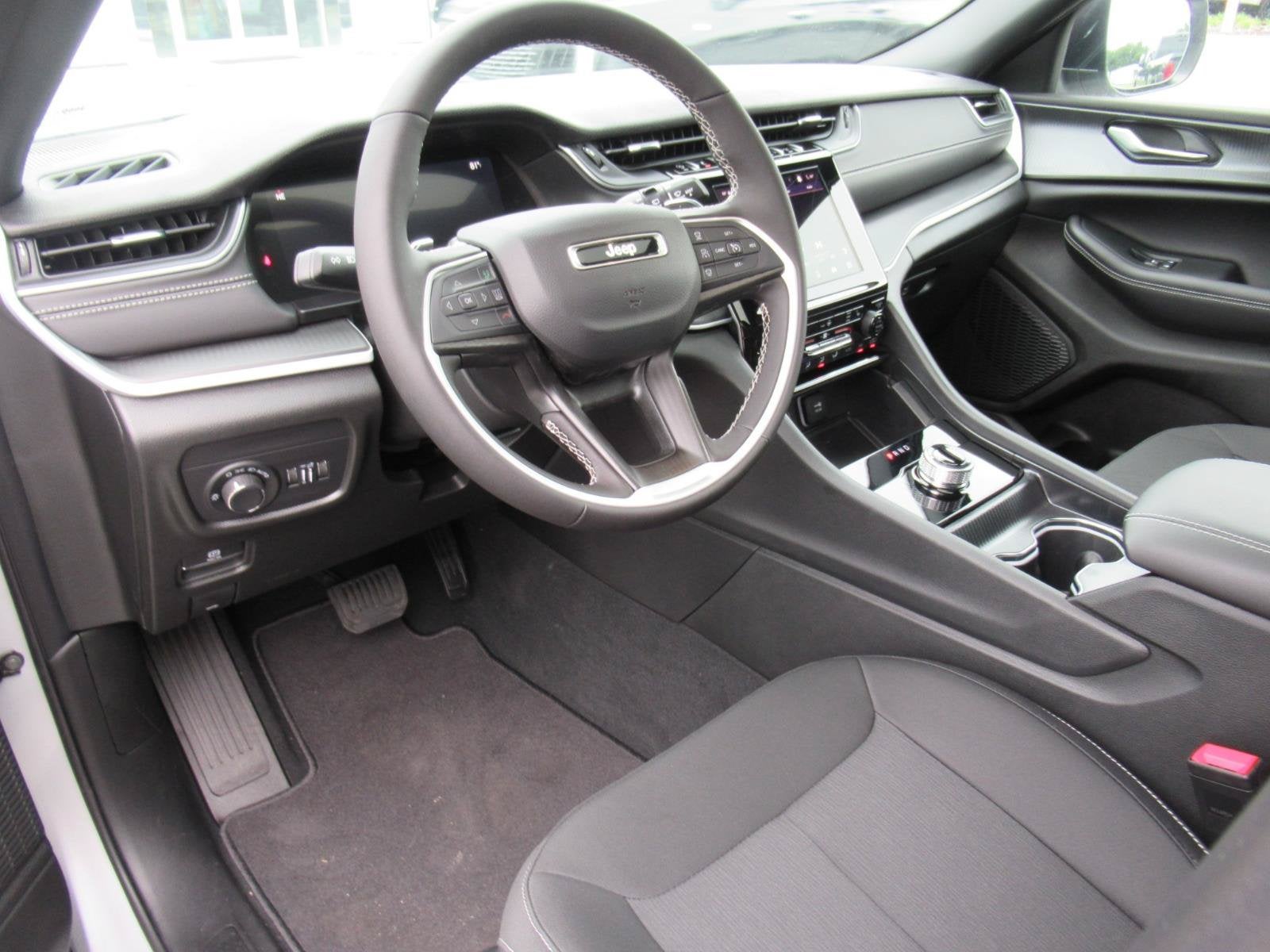 2026 Jeep Grand Cherokee GRAND CHEROKEE LAREDO X 4X2