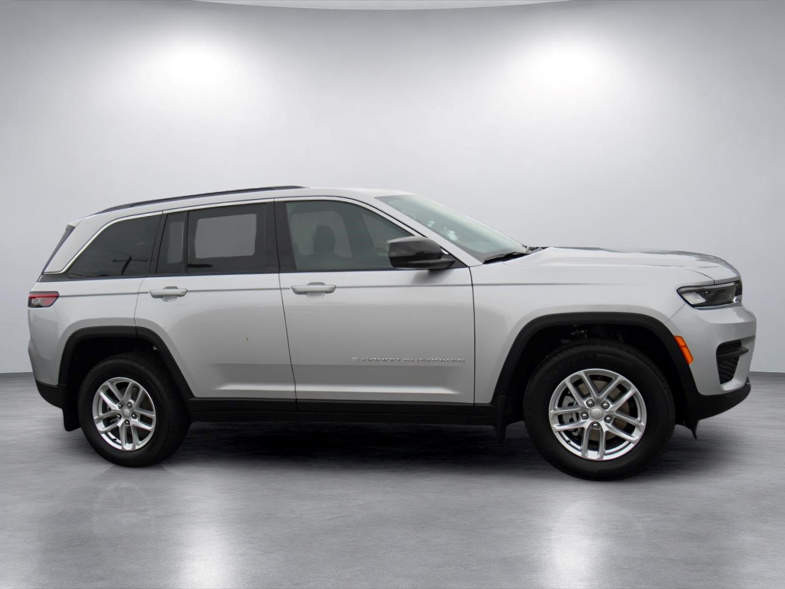 2026 Jeep Grand Cherokee GRAND CHEROKEE LAREDO X 4X2