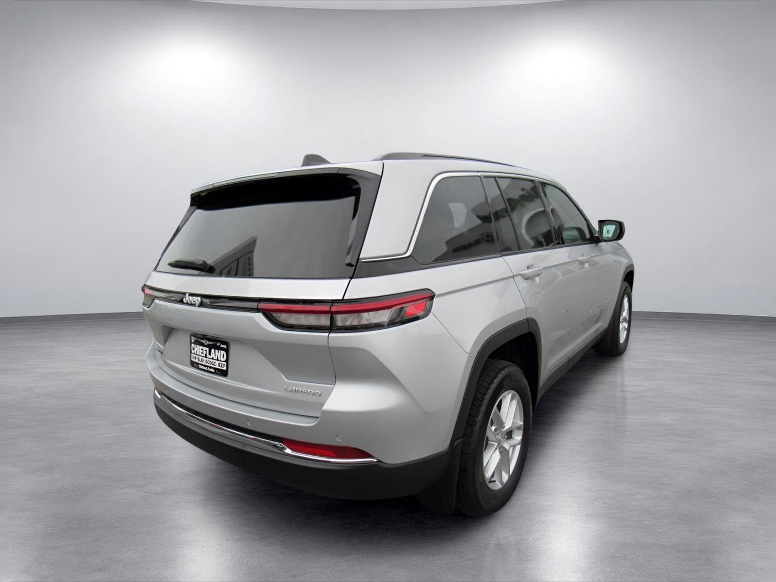 2026 Jeep Grand Cherokee GRAND CHEROKEE LAREDO X 4X2