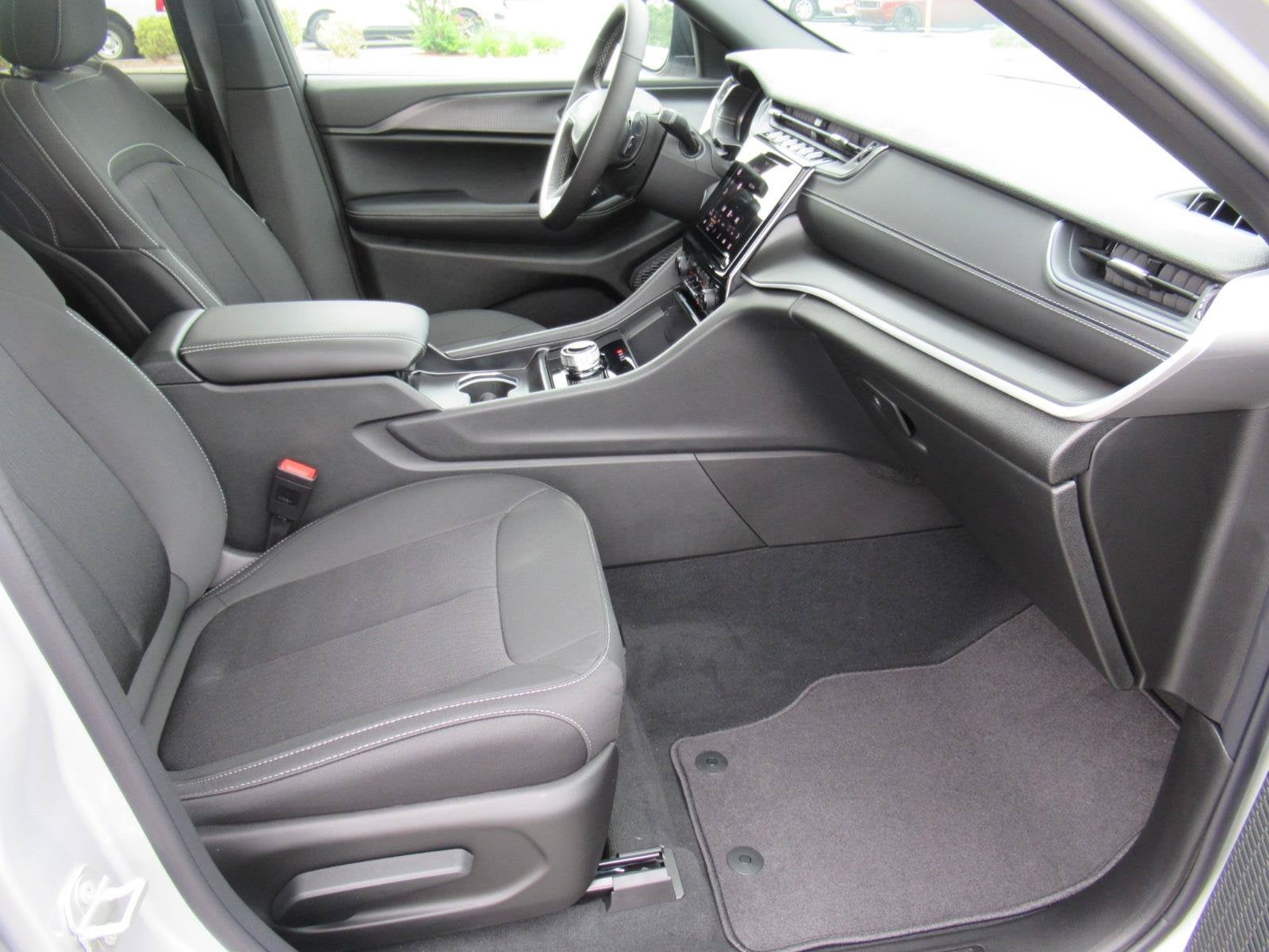 2026 Jeep Grand Cherokee GRAND CHEROKEE LAREDO X 4X2