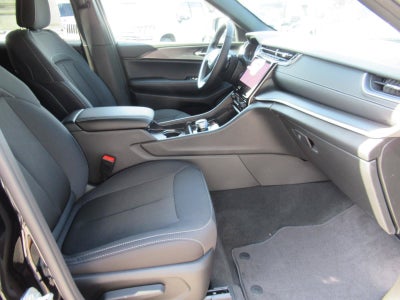 2027 Jeep Grand Cherokee GRAND CHEROKEE LAREDO X 4X2