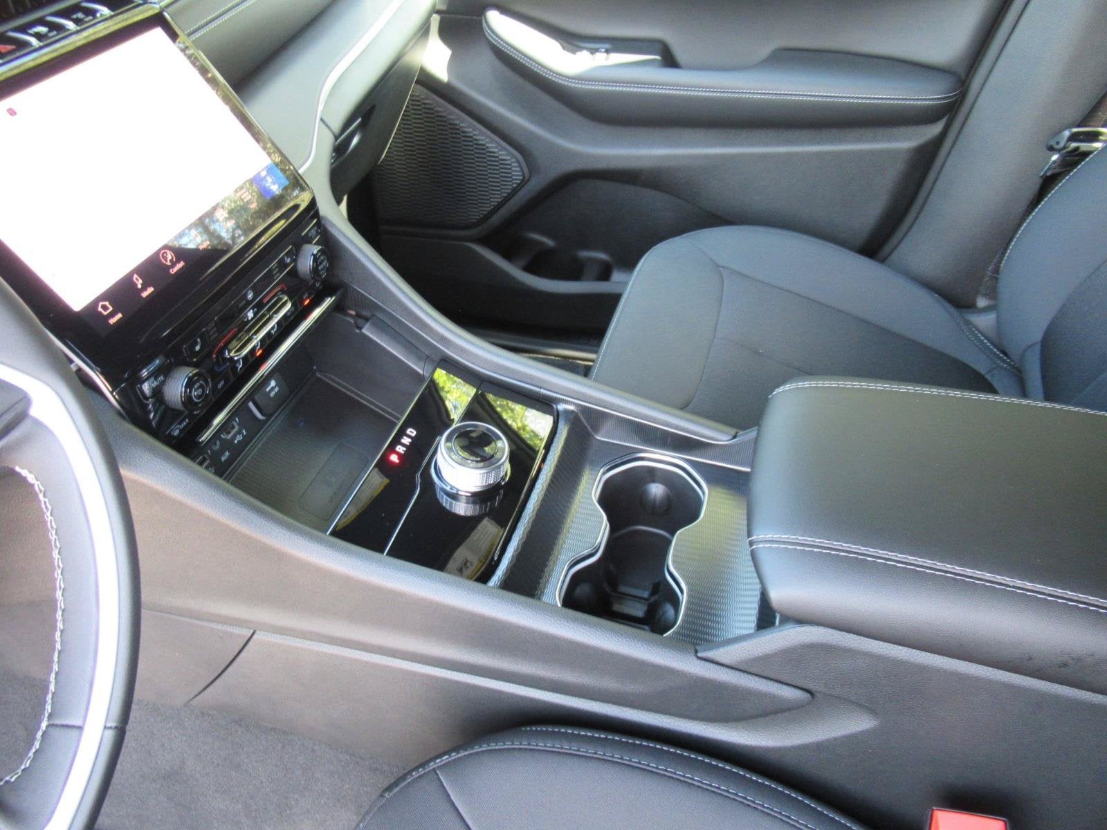 2027 Jeep Grand Cherokee GRAND CHEROKEE LAREDO X 4X2